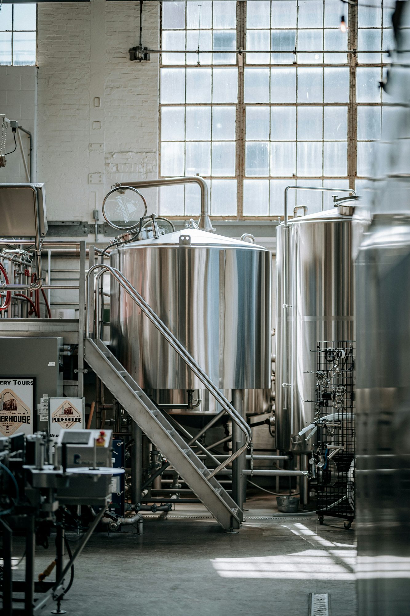 Brewhouse equipment integrated with brewery management software and third-party tools