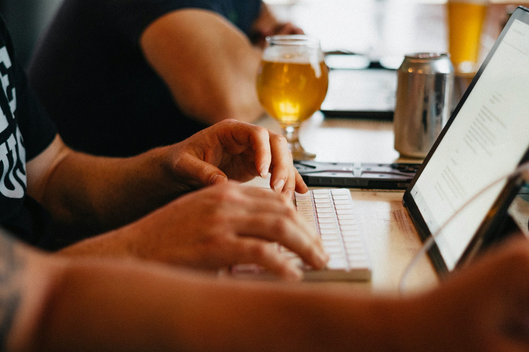 Using LiquidLogix brewery management software on a mobile device in the brewhouse