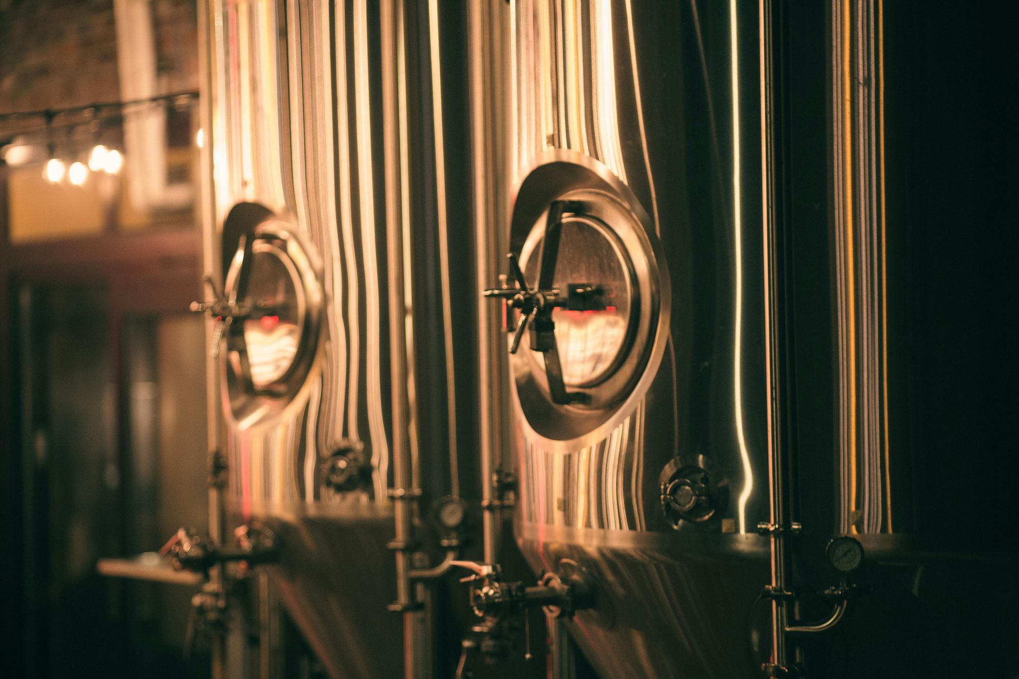 Fermentation tank used for yeast management in craft brewery production